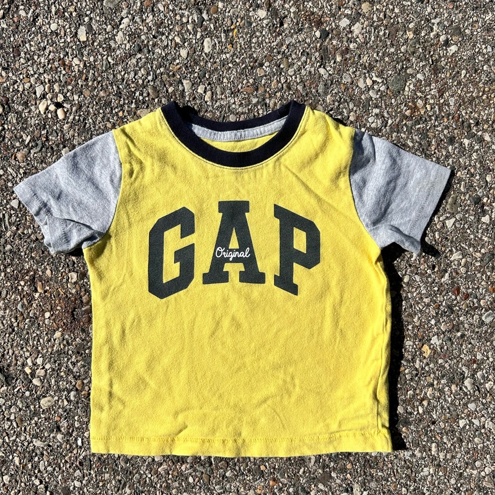The Gap 2 years yellow shirt